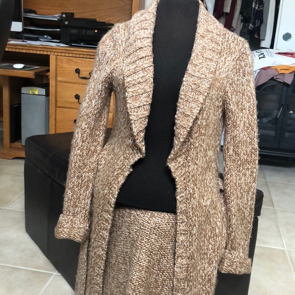 Warm long knitted sweater - Picture 2 of 3